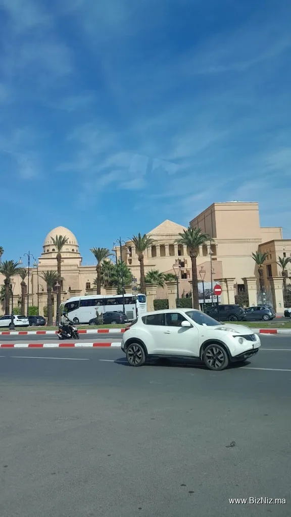 بائع حسابات تيكتوك وفيسبوك