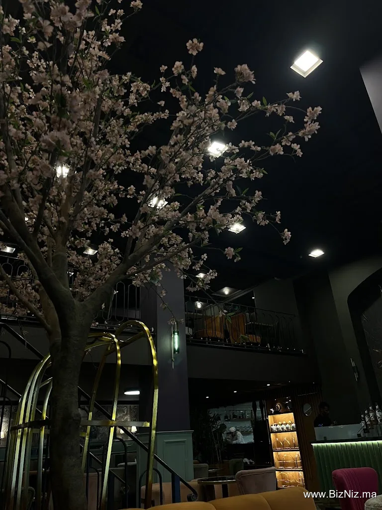 BLOOM TREE { Restaurant & Café }