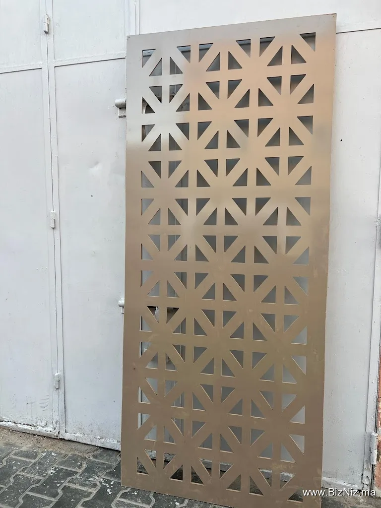 خدمات CNC لافتات اعلانية تغليف واجهات المحلات
