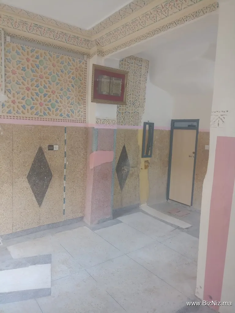 شقق ومحلات تجارية للبيع