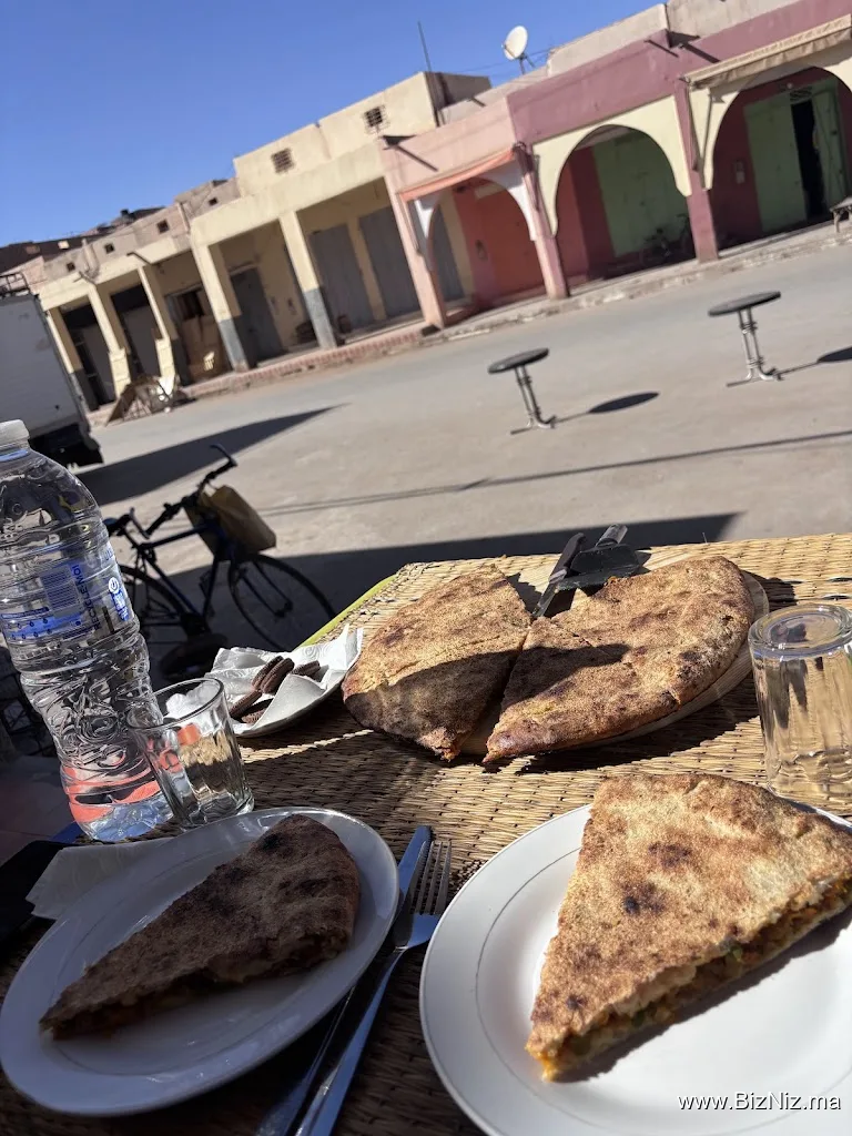 Friends café restaurant جبر الخواطر