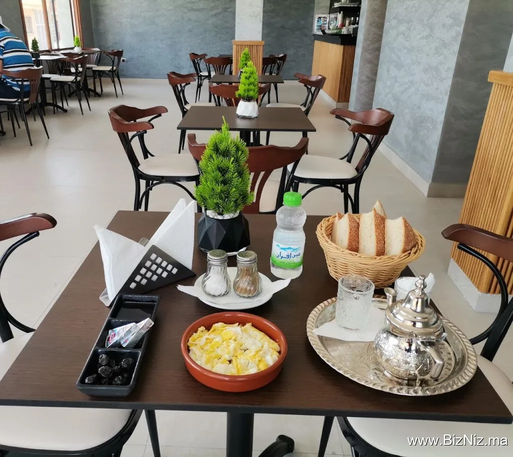 The lion coffee مقهى الأسد