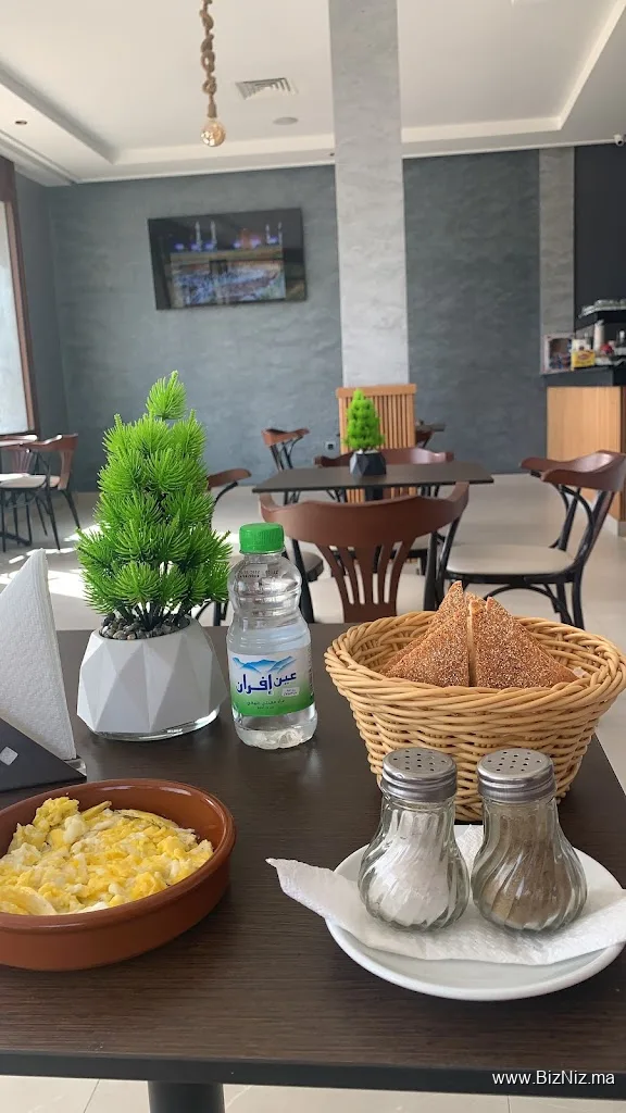 The lion coffee مقهى الأسد